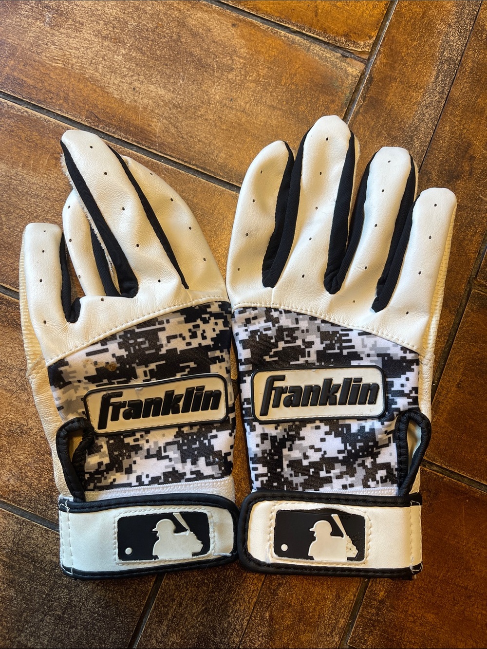 Franklin Kids White & Black Camo Batting Gloves